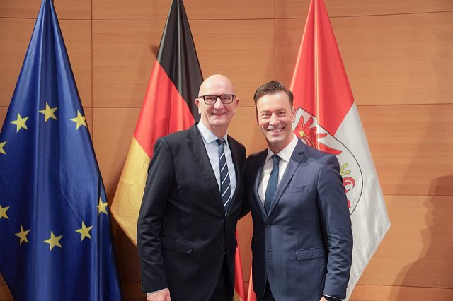 Mario Schmidt mit Ministerpräsident Dietmar Woidke
